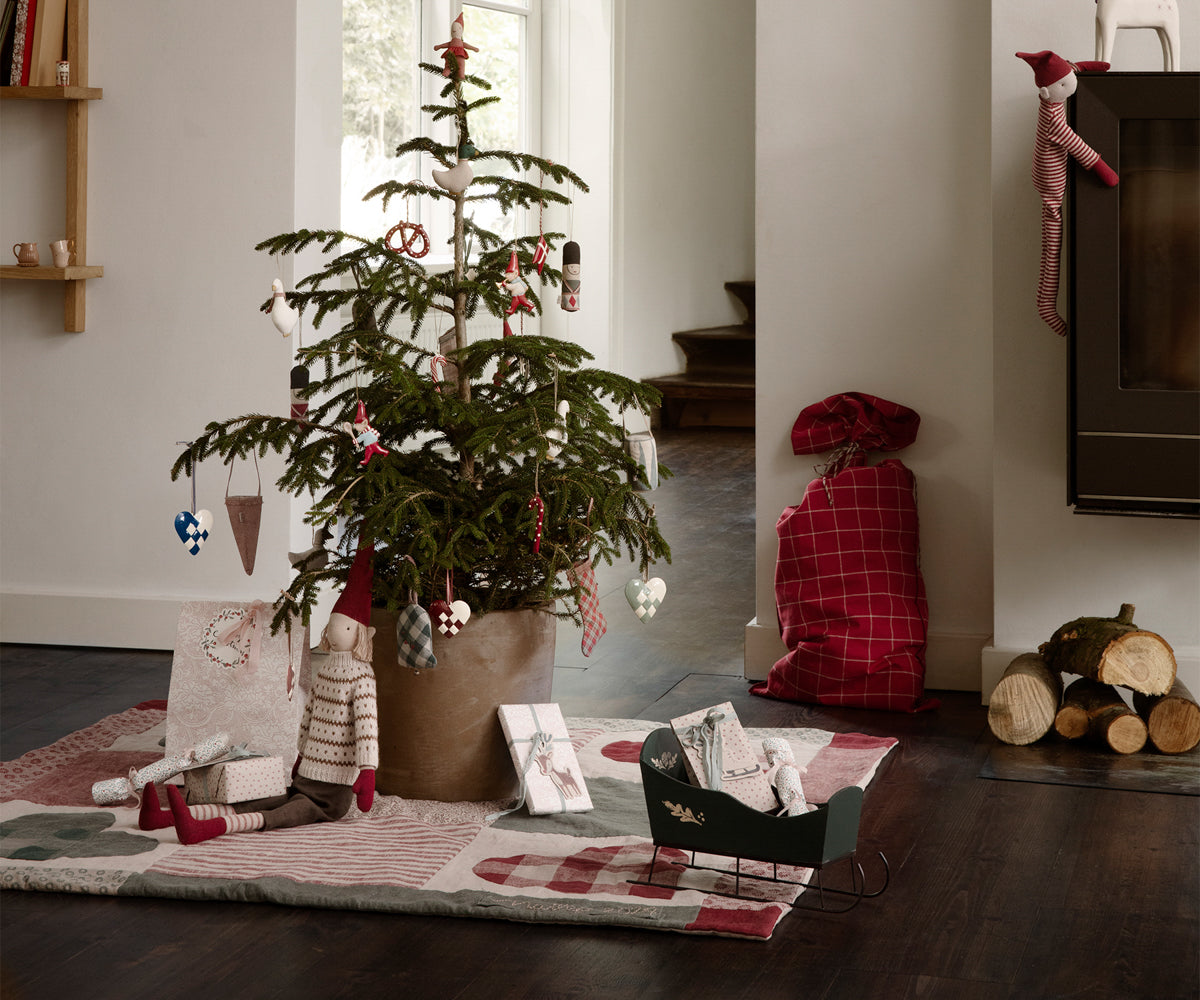 Christmas tree rug - HoneyBug