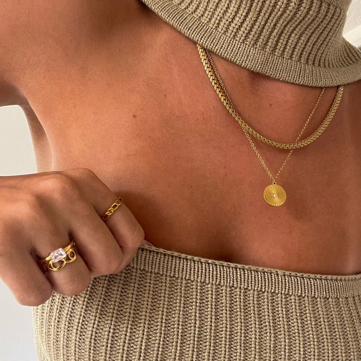Rue Sunburst Disc Necklace - HoneyBug