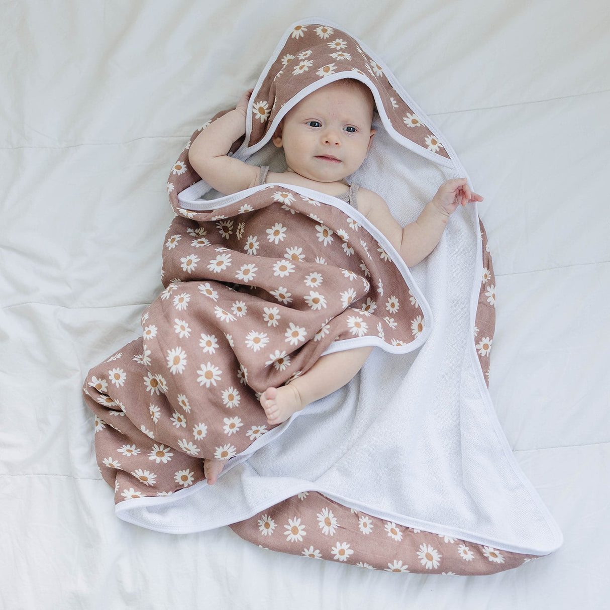 Daisy Dream Muslin Hooded Towel - HoneyBug