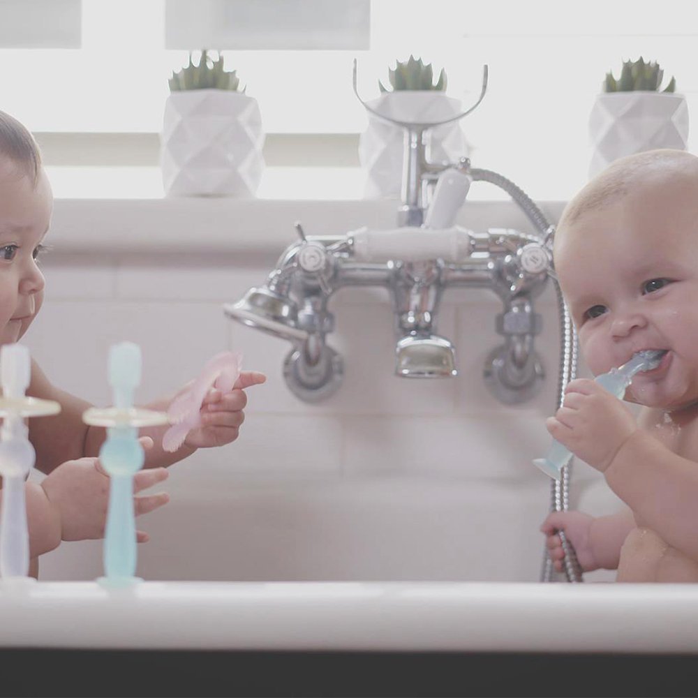 Haakaa 360° Silicone Toothbrush 1 pk - HoneyBug