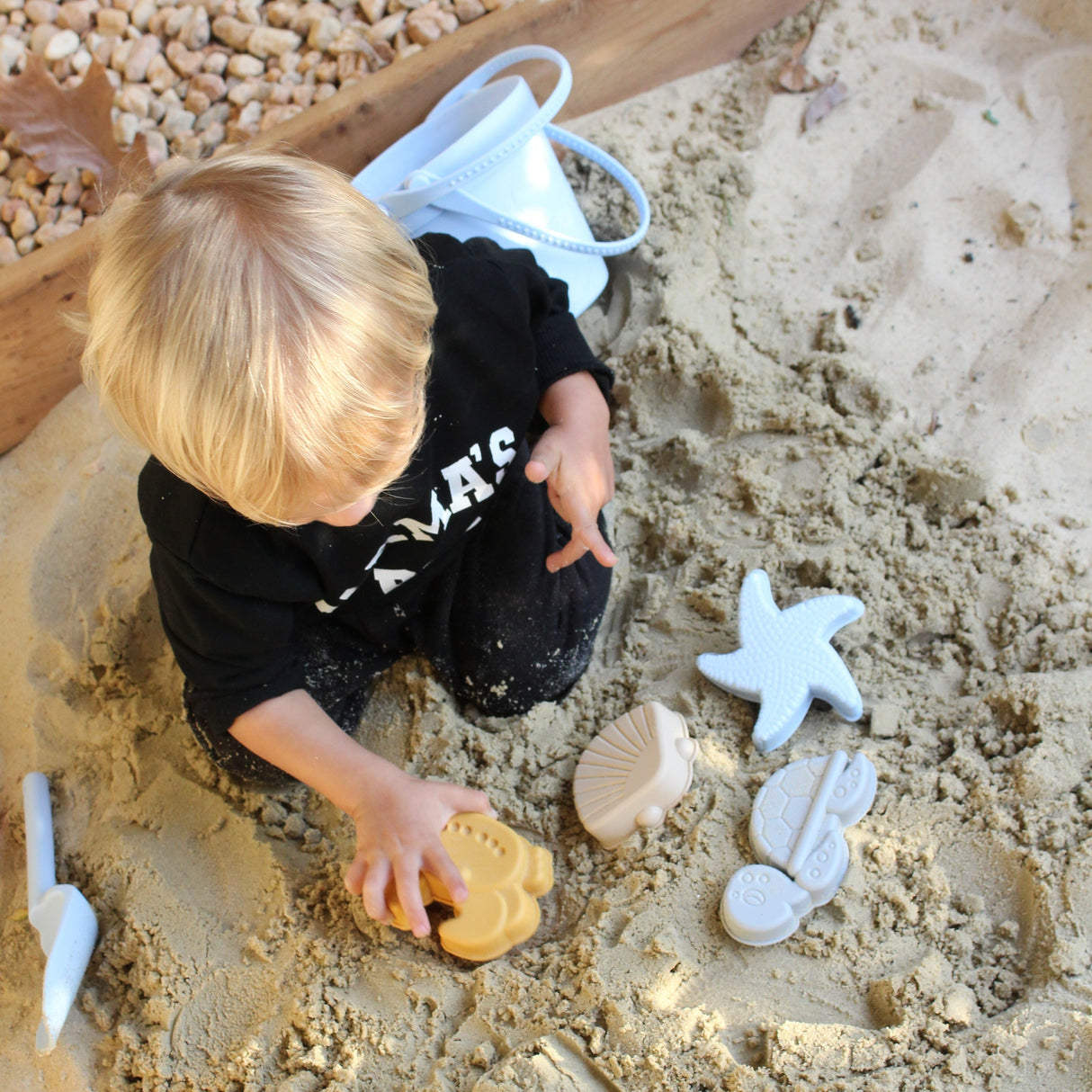 Silicone Sand bucket with toys and shovel