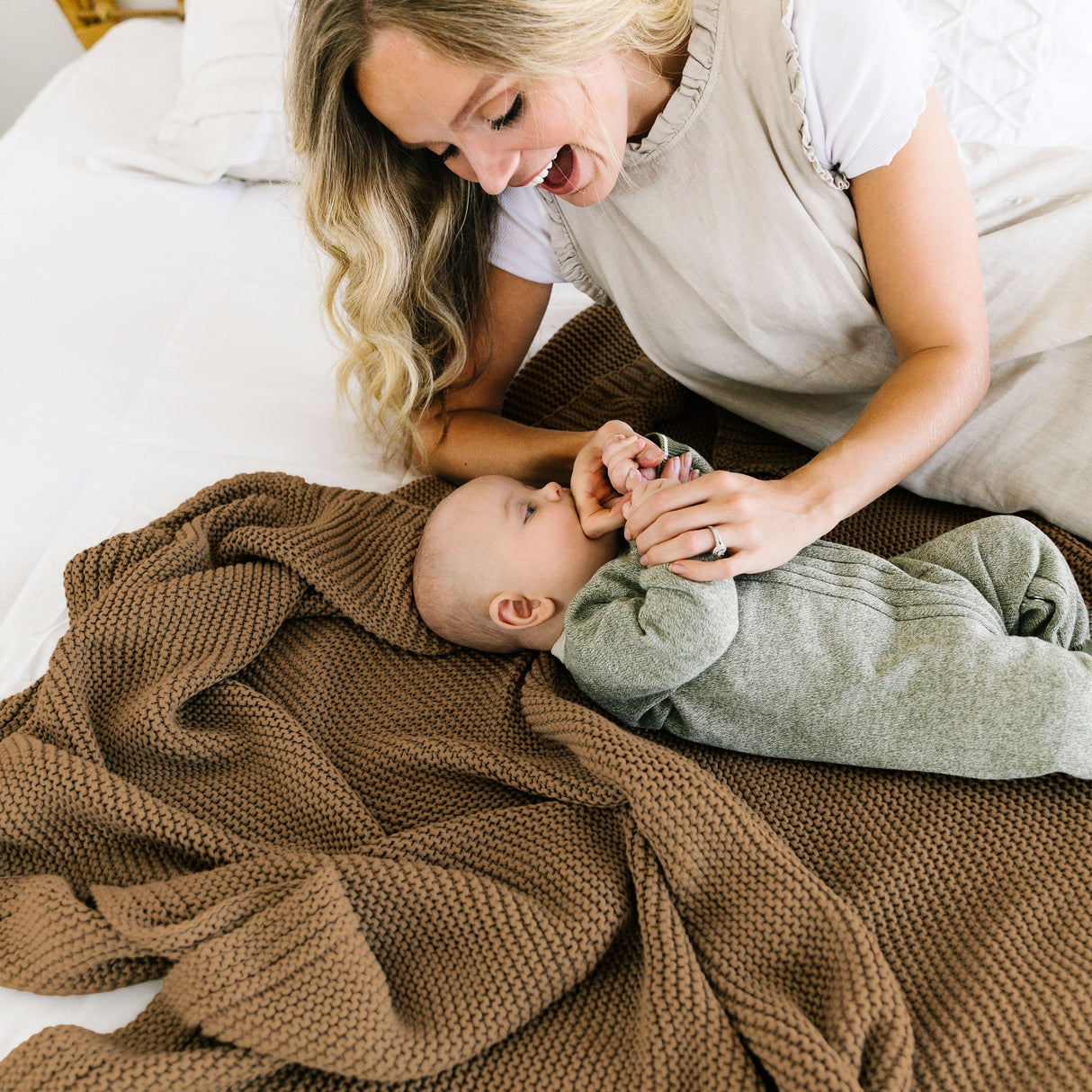 Chunky Knit Throw Blanket - Brown - HoneyBug