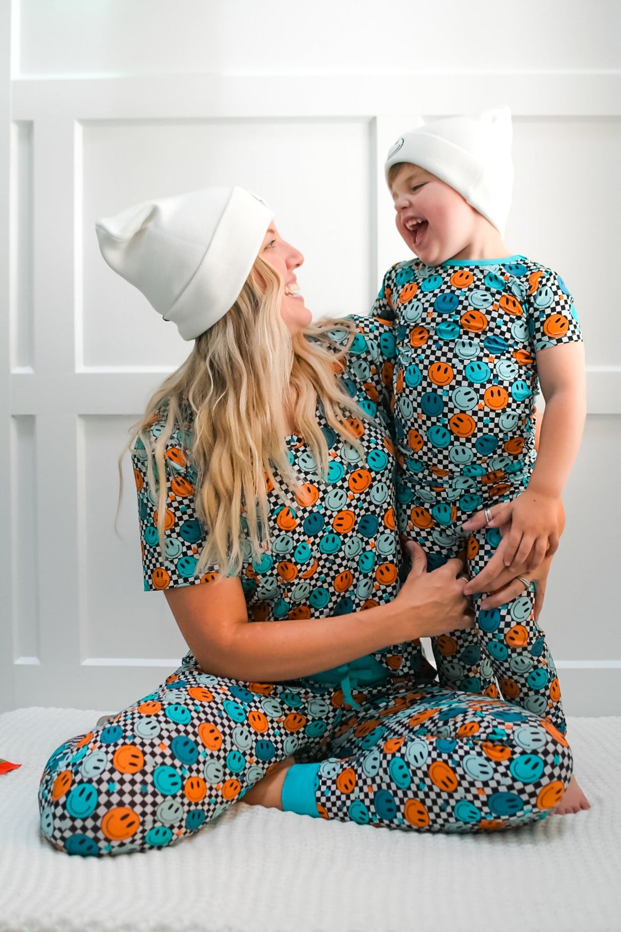 MAMA V-NECK- Blue Check Smile - HoneyBug