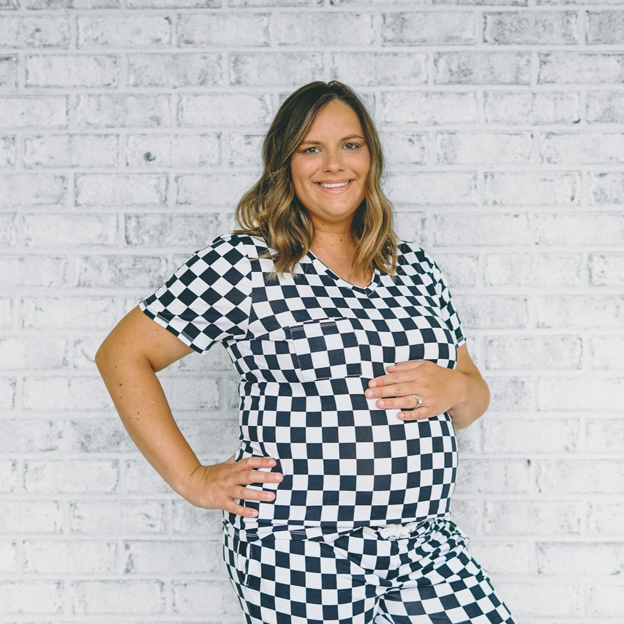 MAMA V-NECK- B+W Check - HoneyBug