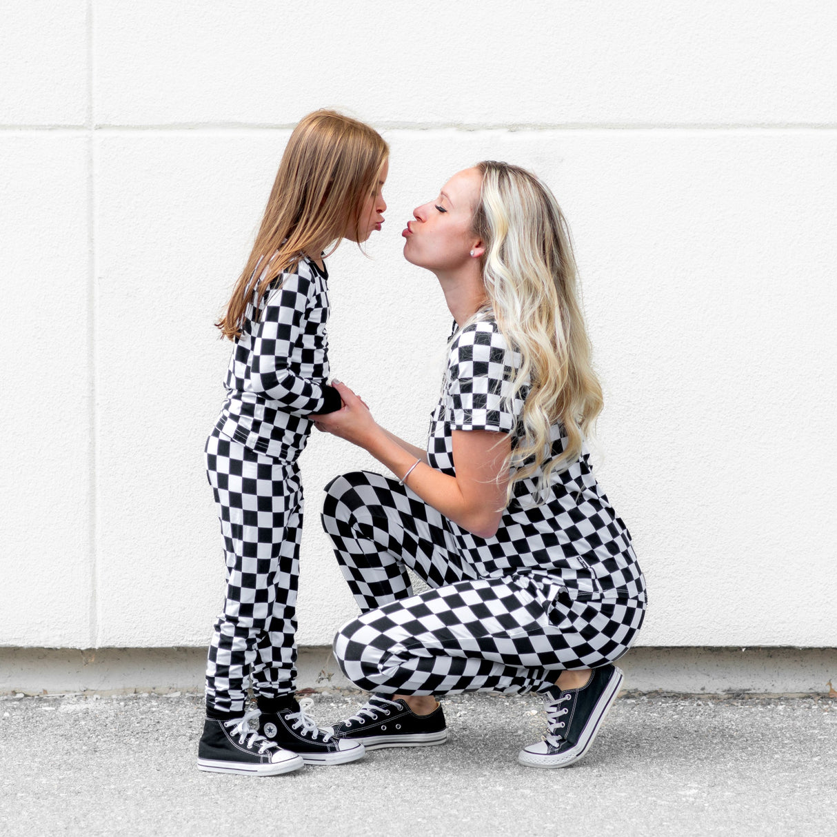 MAMA V-NECK- B+W Check - HoneyBug