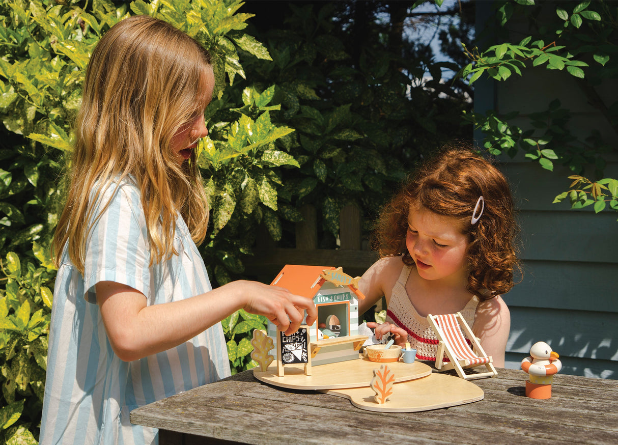 Sandy's Beach Hut - HoneyBug