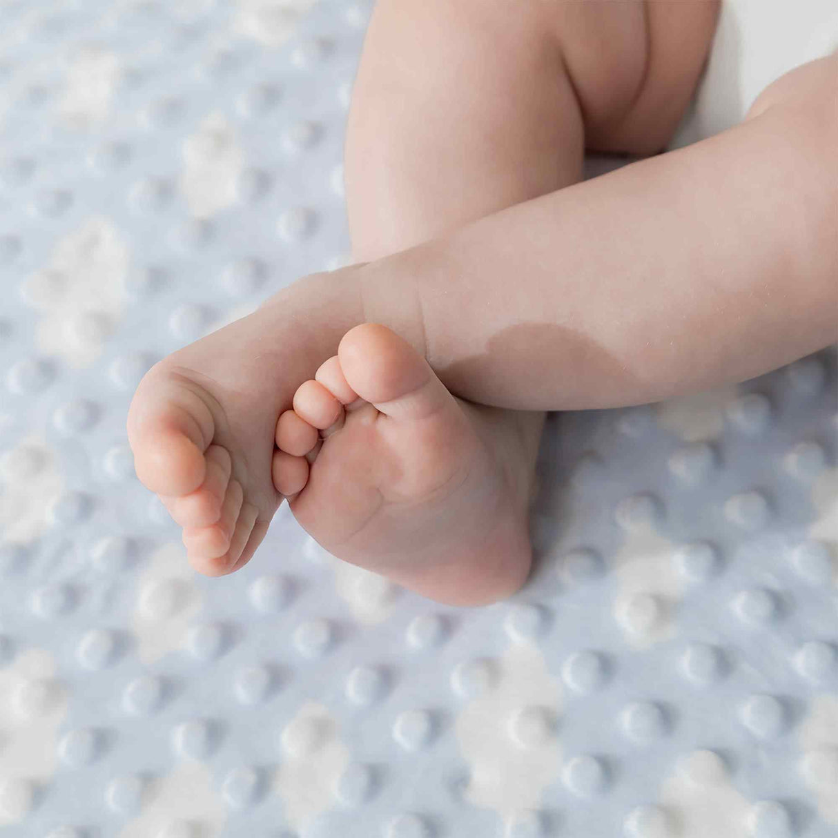 Blue Cozy Cloud Blanket - HoneyBug