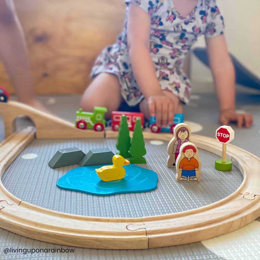Figure of Eight Train Set - HoneyBug