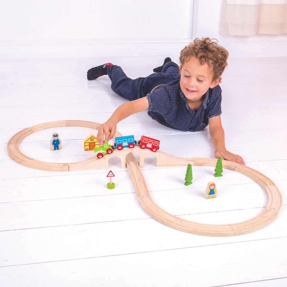 Figure of Eight Train Set - HoneyBug