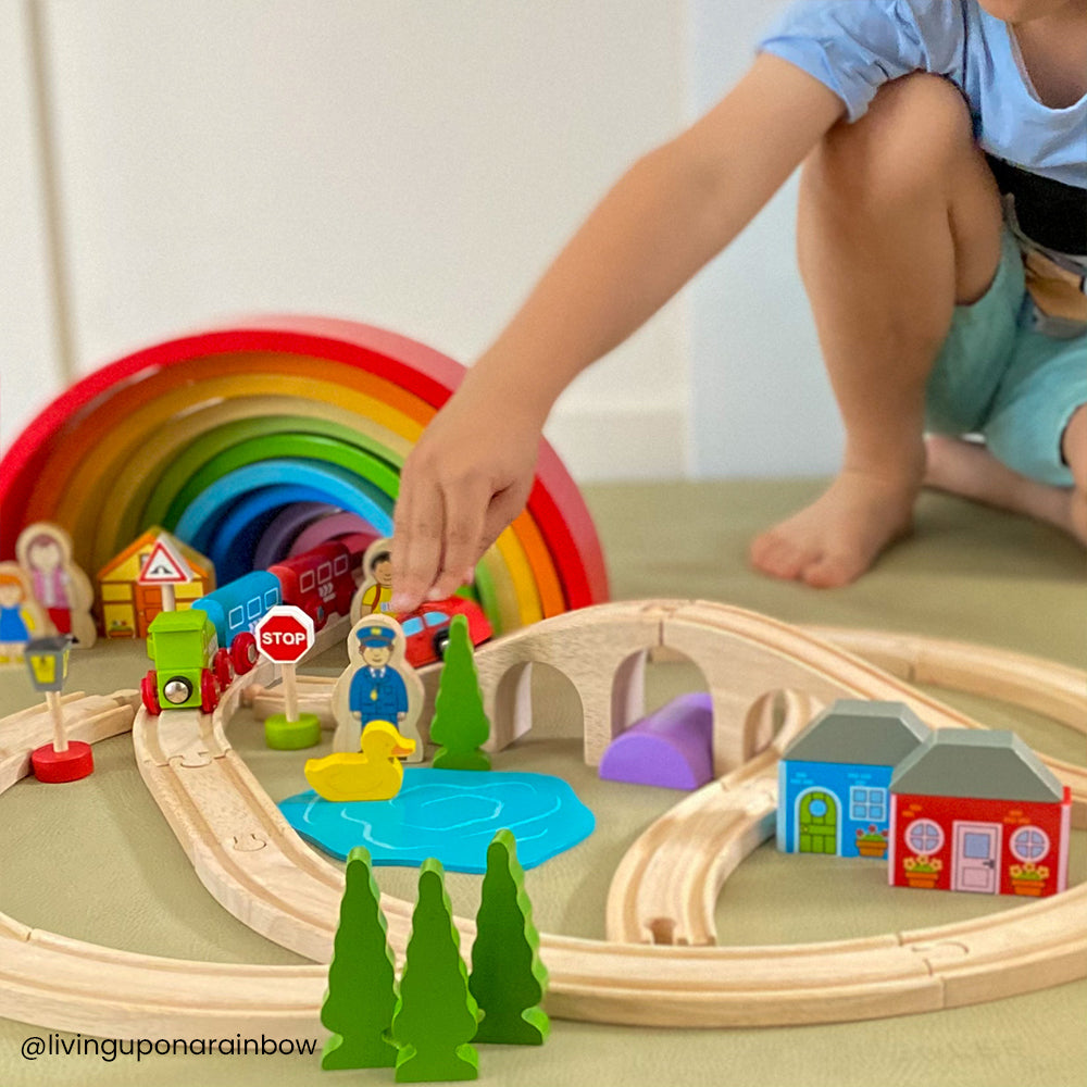 Figure of Eight Train Set - HoneyBug