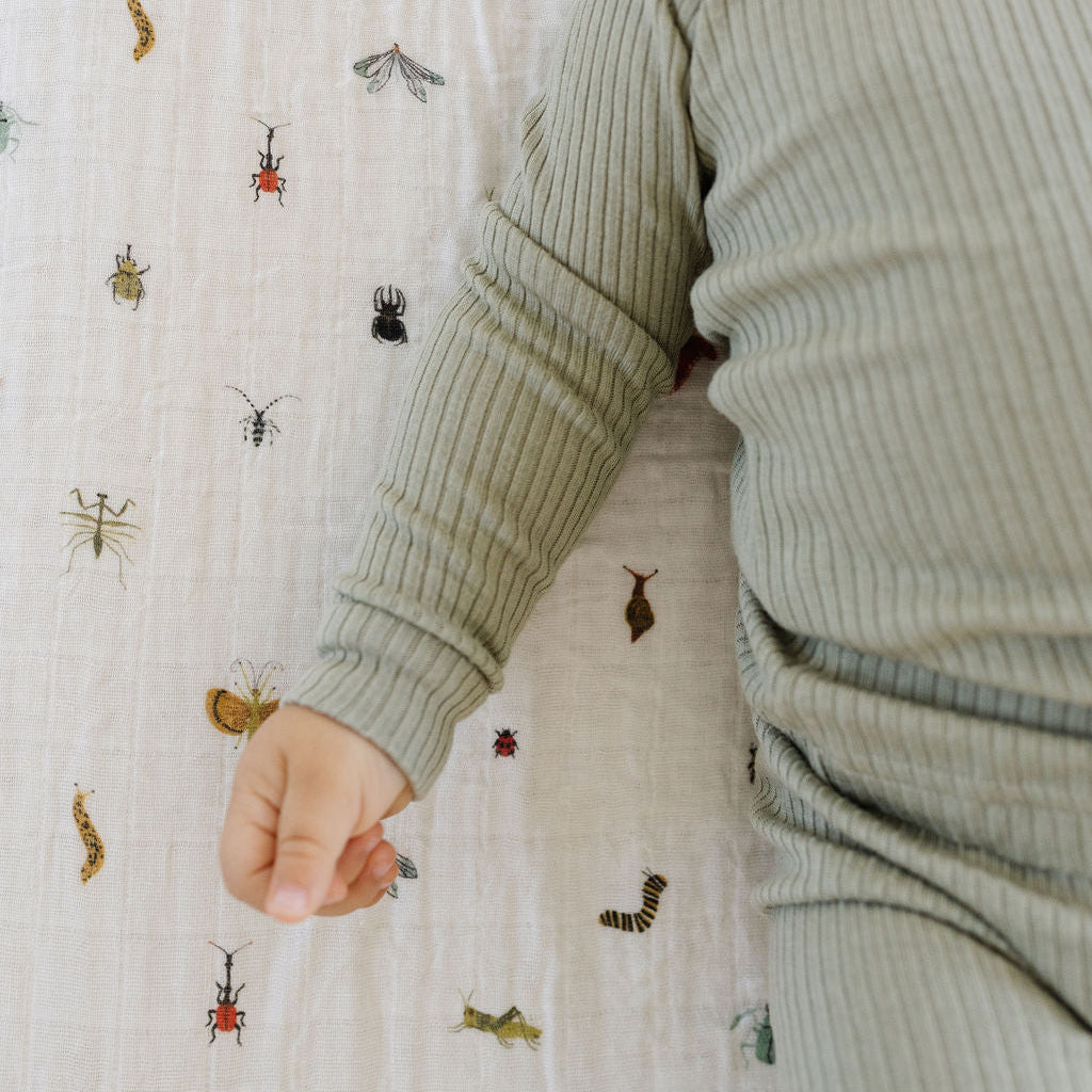 Cutie Crawlies Crib Sheet