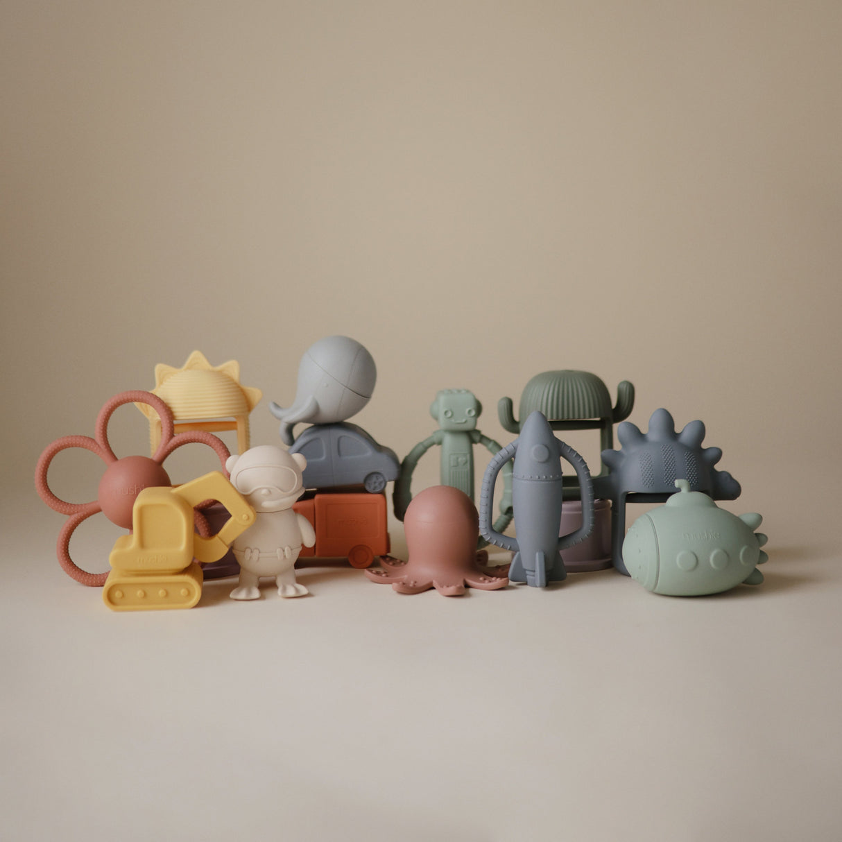 Daisy Rattle Teether - Soft Lilac - HoneyBug