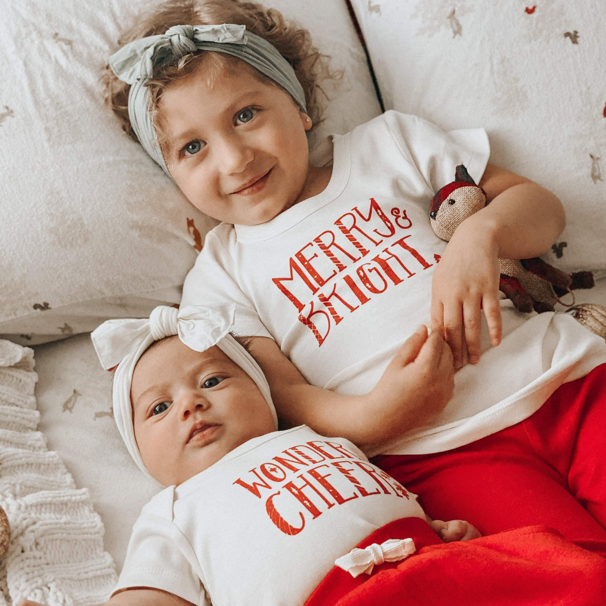 graphic tee | merry & bright - HoneyBug