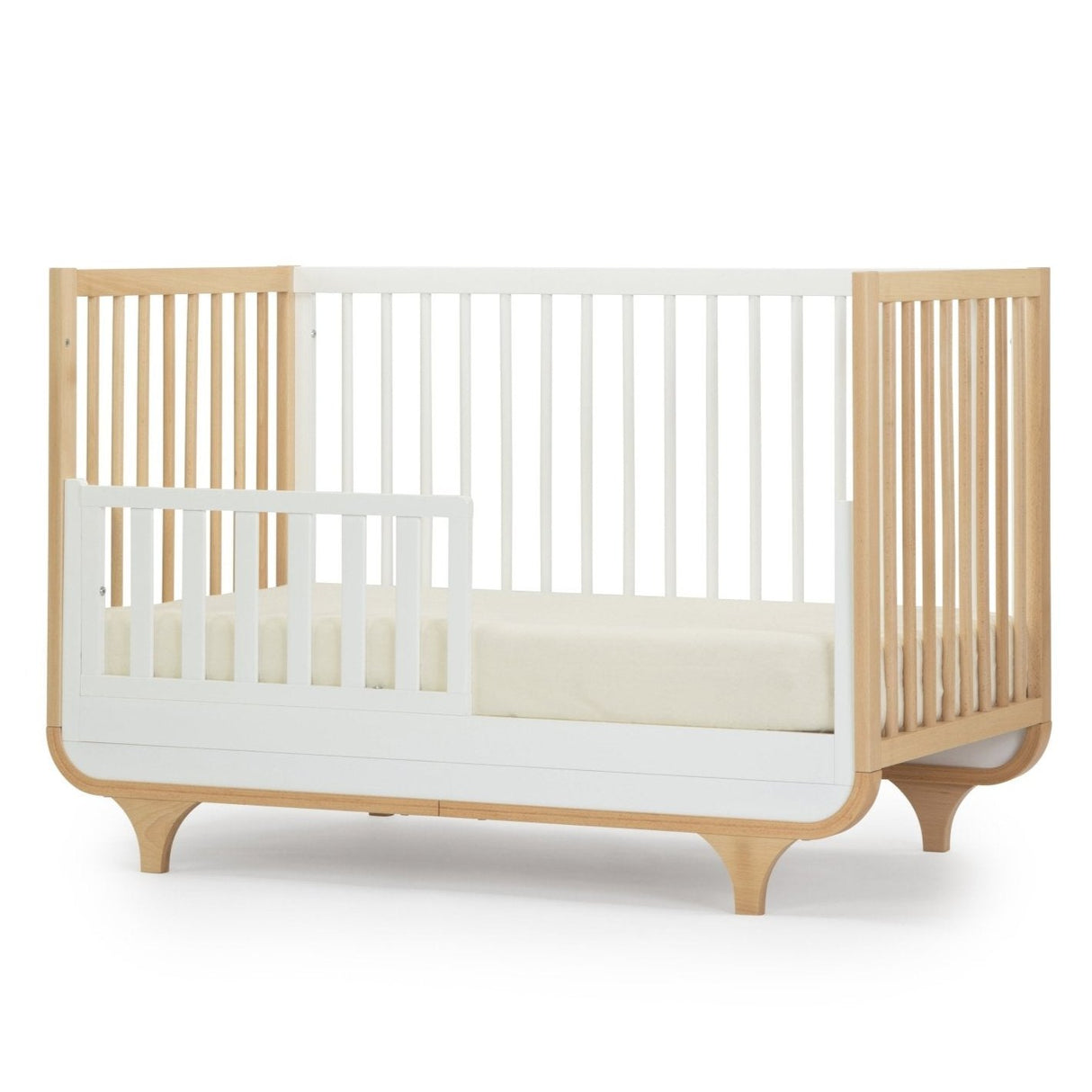 Jolly 3-in-1 Convertible Crib - HoneyBug
