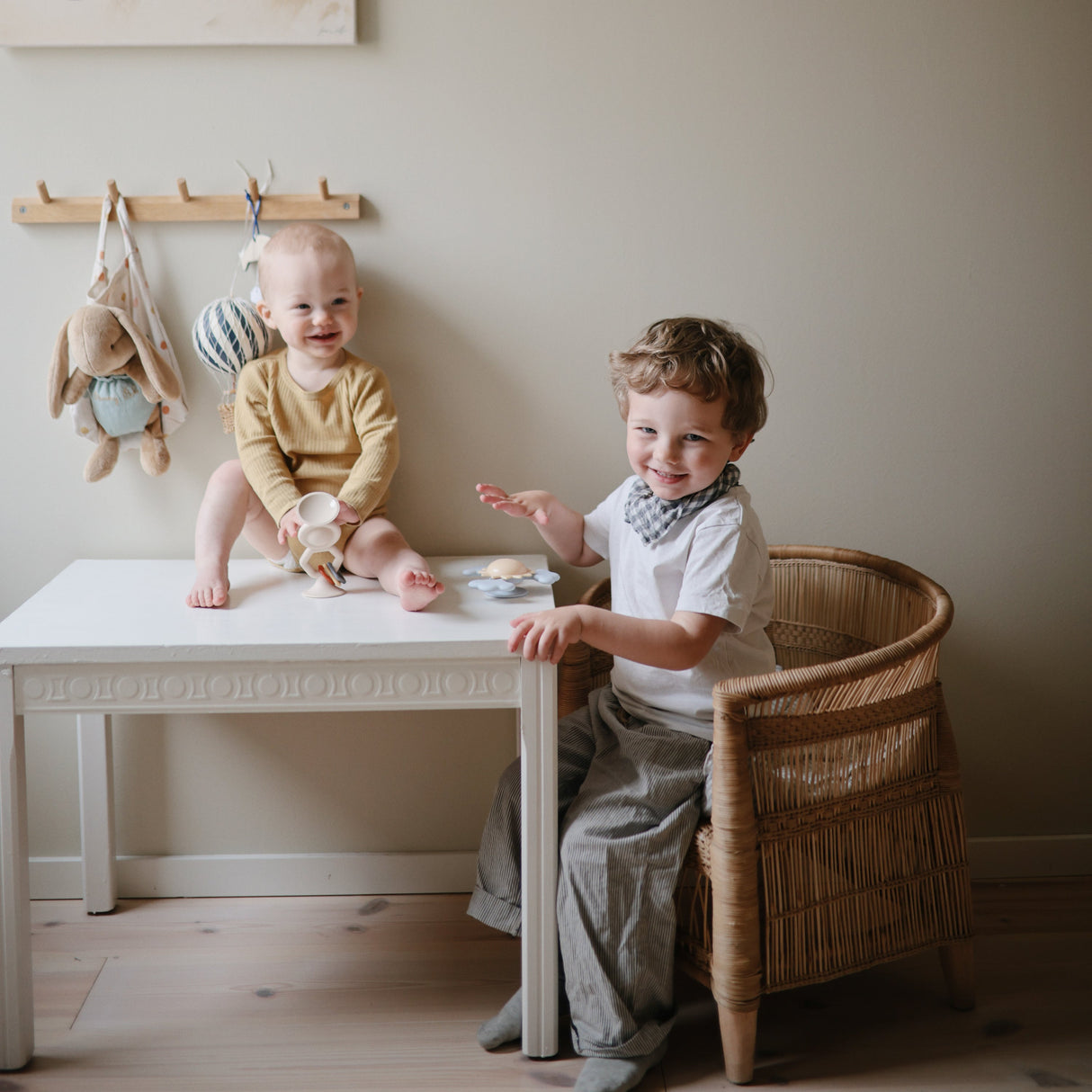 HexaPop Suction Toy - Shifting Sand - HoneyBug