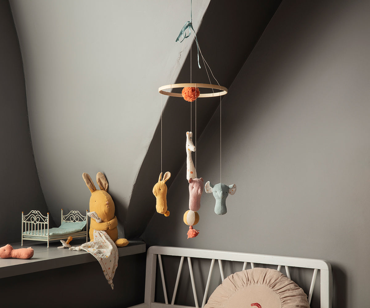 Lullaby Friends - Mobile - HoneyBug 