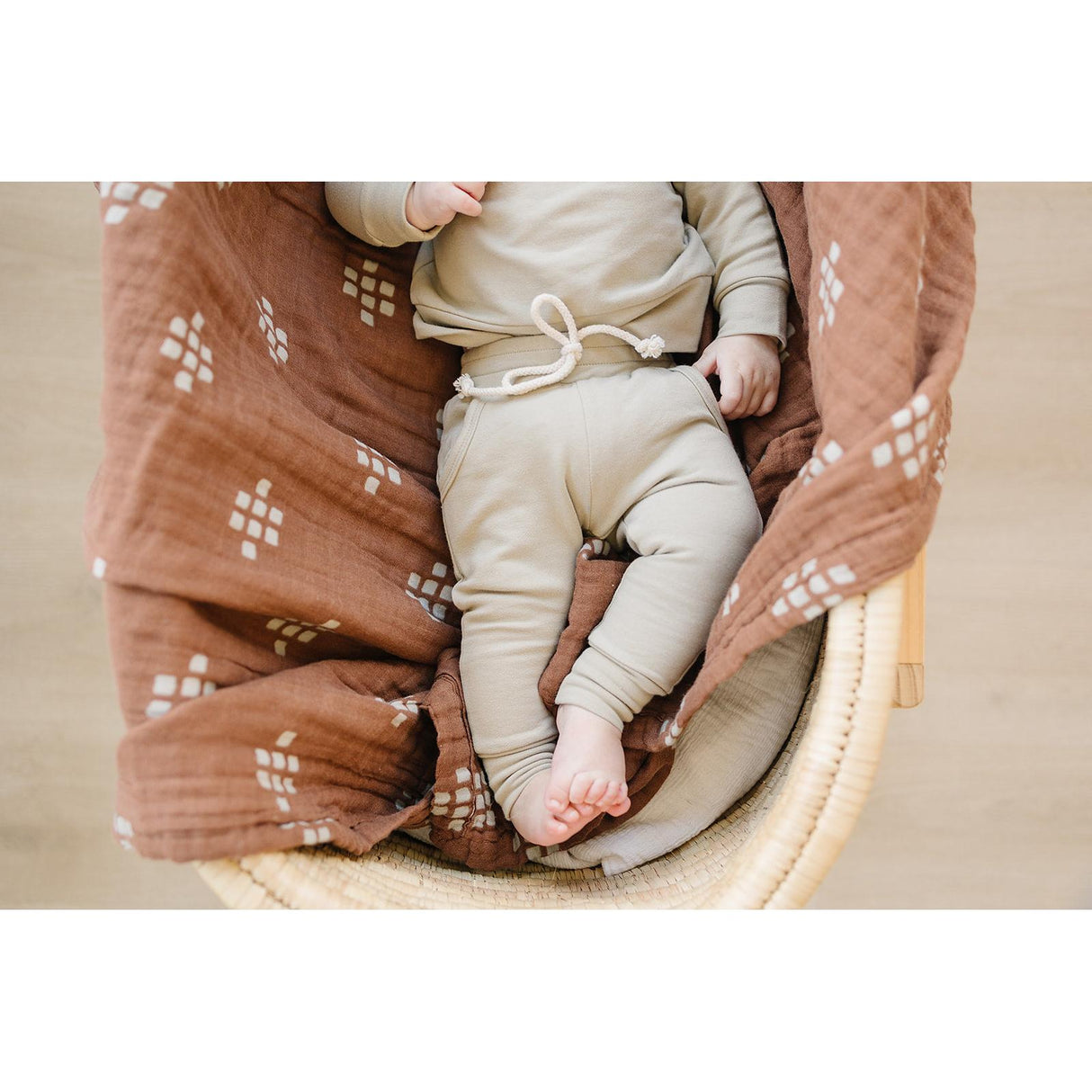 Chestnut Textiles Muslin Quilt - HoneyBug 