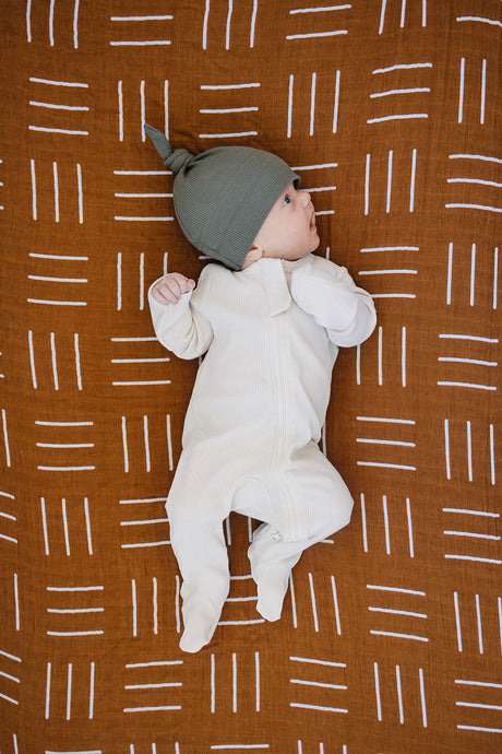 Winter Green Organic Ribbed Newborn Knot Hat - HoneyBug 