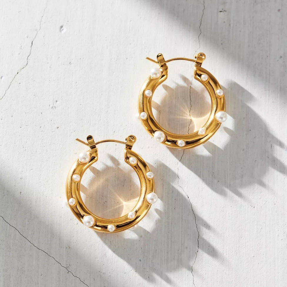 Nicoletta Pearl Hoop Earring - HoneyBug 