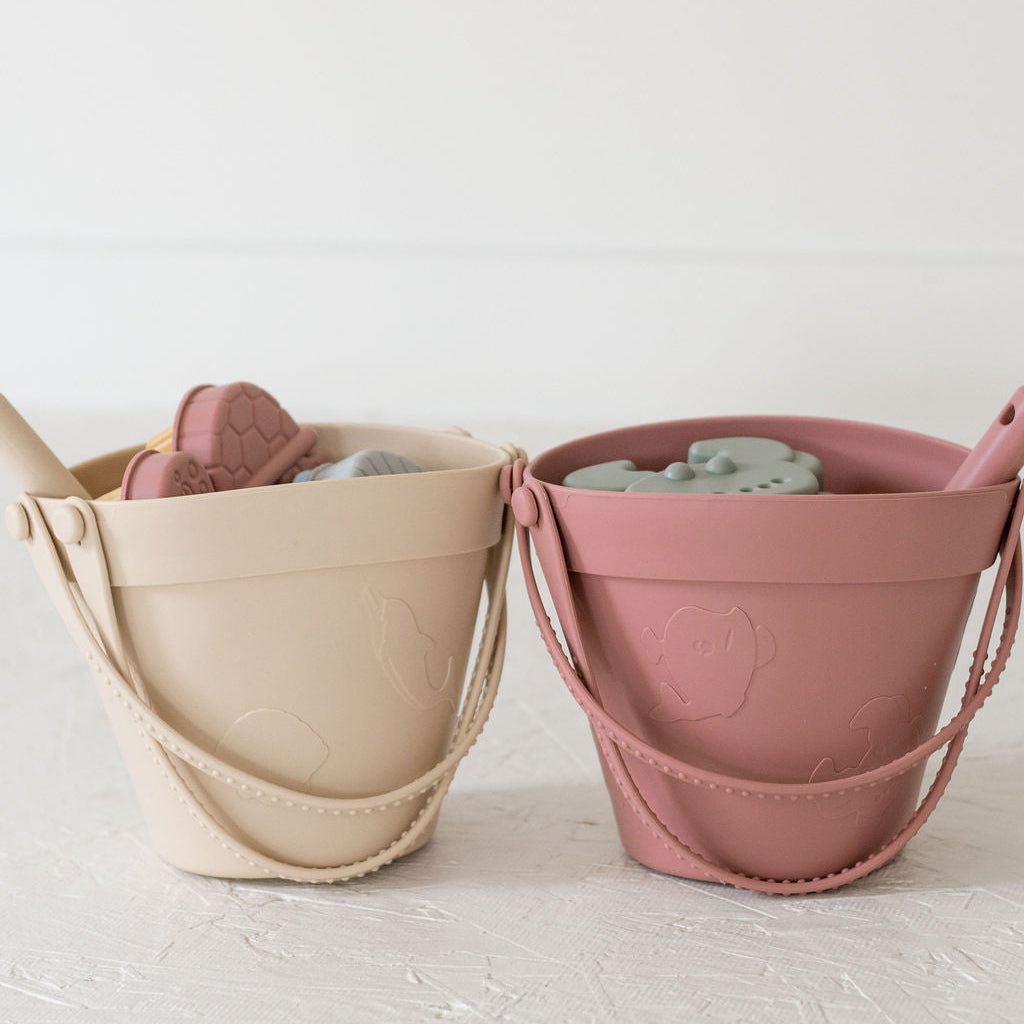 Silicone Sand bucket with toys and shovel