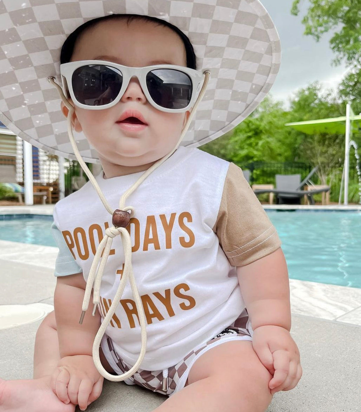 Pool Days + Sun Rays - HoneyBug 