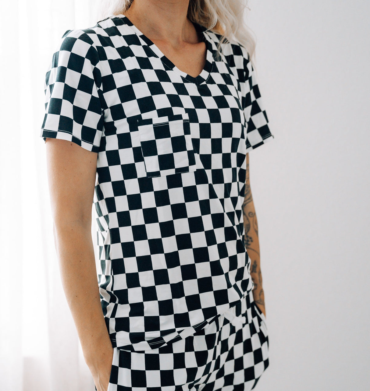 MAMA V-NECK- B+W Check - HoneyBug 