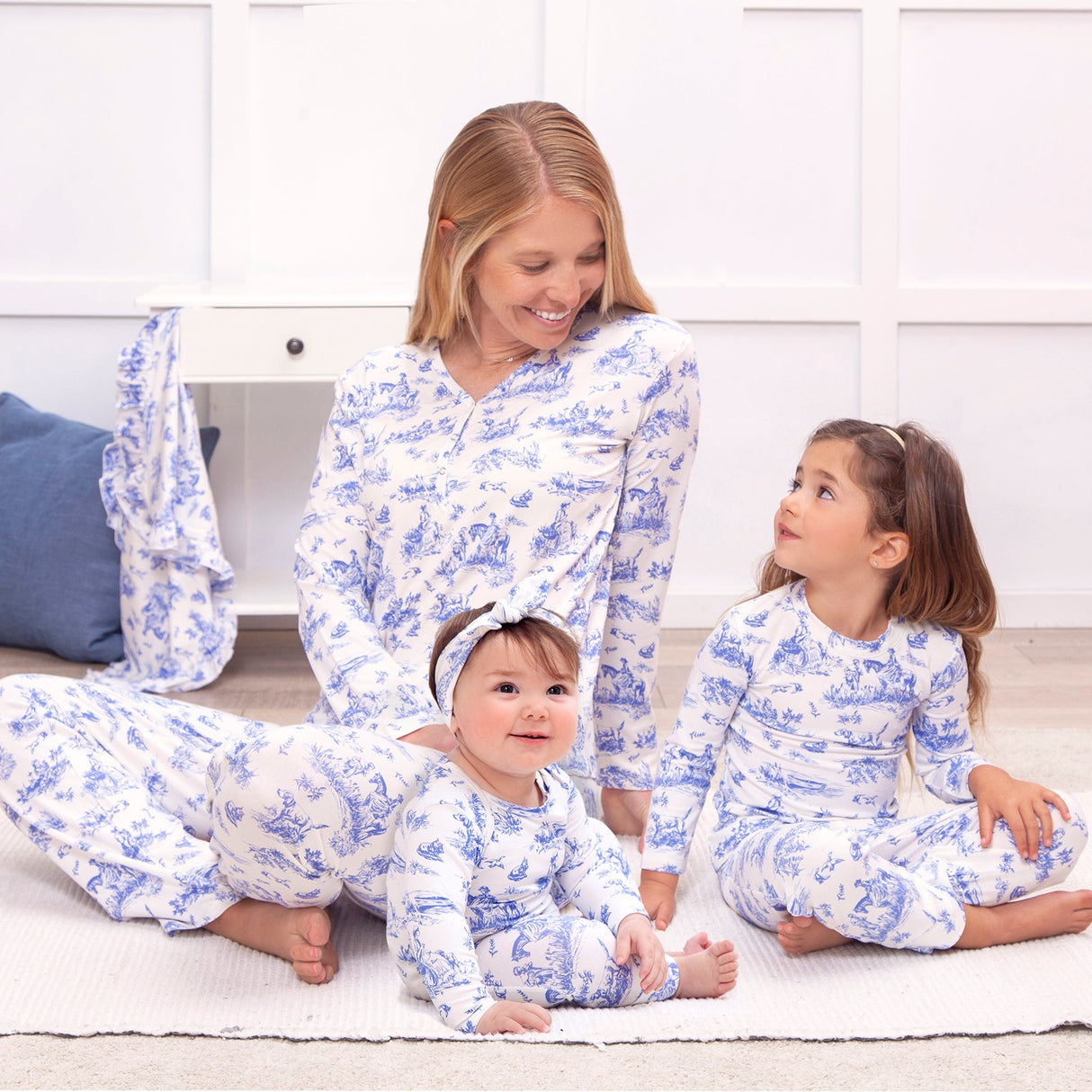Toile de Jouy Bamboo Women's Pajama Set