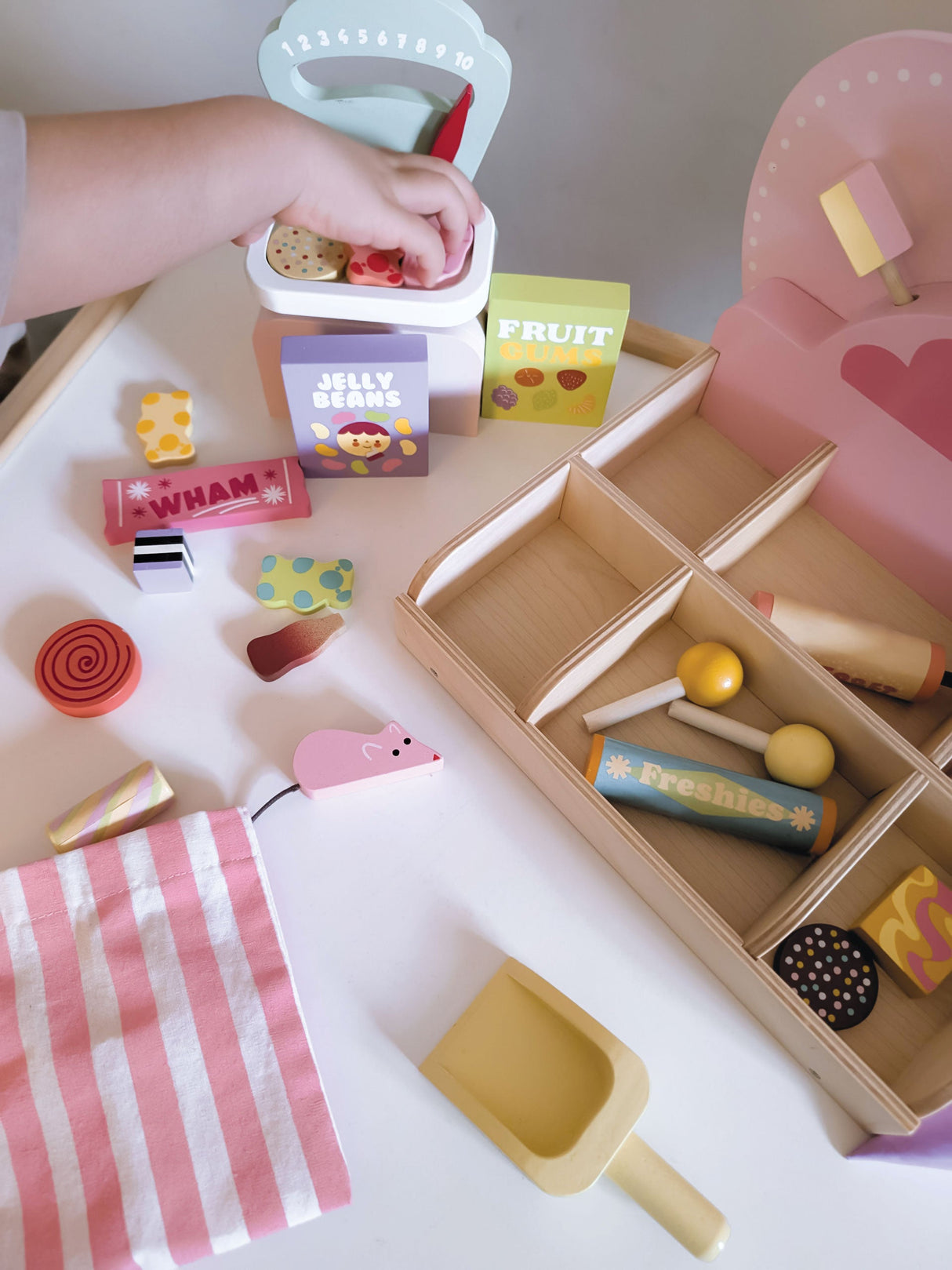 Sweetie Pic'n'Mix Shop - HoneyBug 