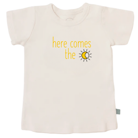 graphic tee | here comes the sun - HoneyBug 