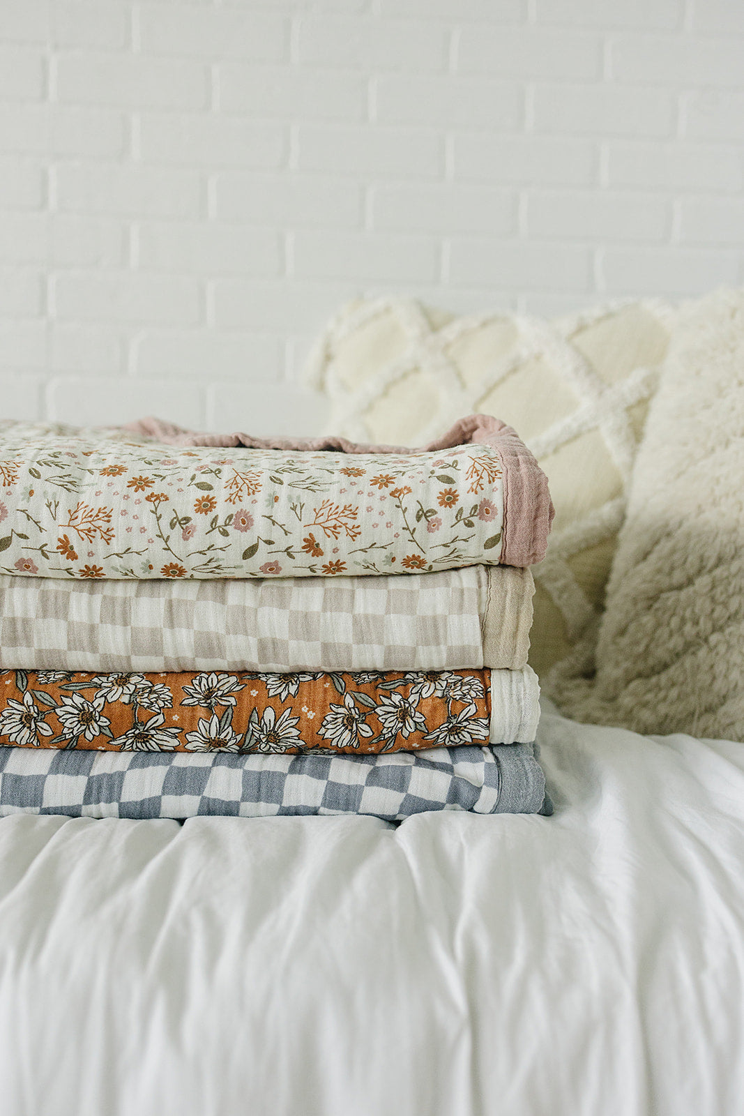 Magnolia Floral Twin Muslin Quilt - HoneyBug 