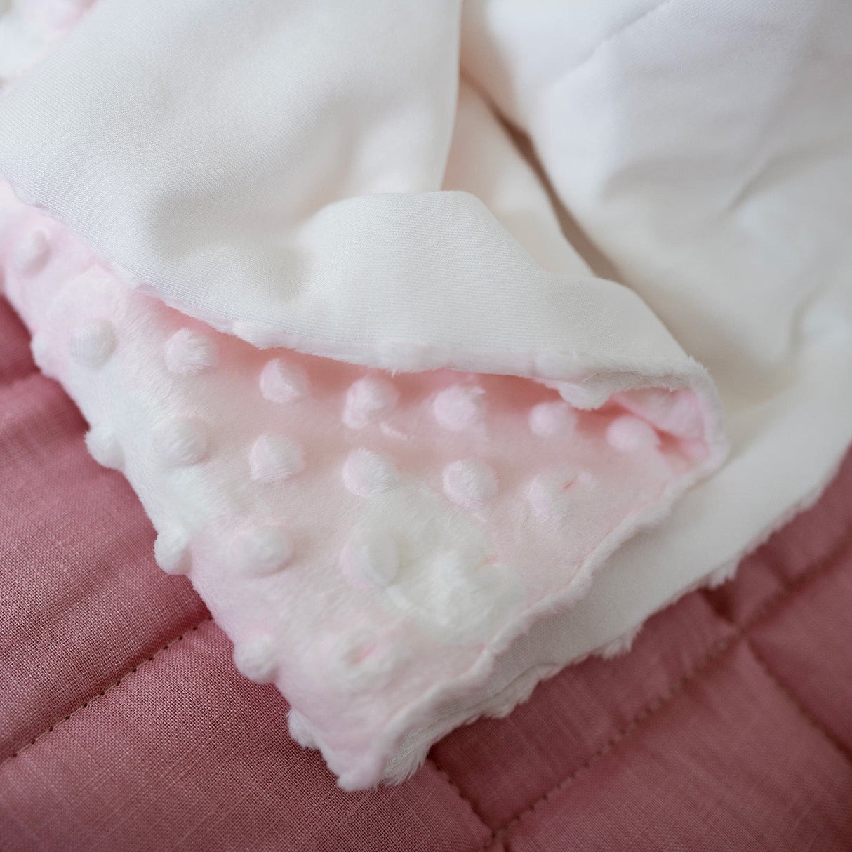 Pink Cozy Cloud Blanket - HoneyBug 